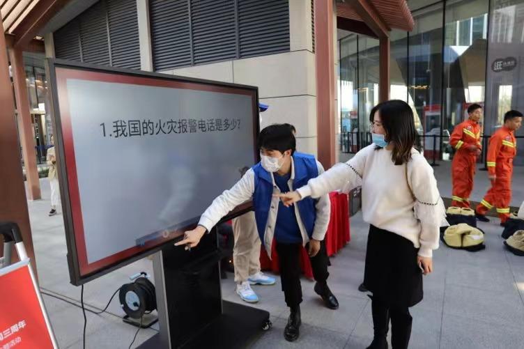 逃生最新作品，时代的挑战与生存希望的曙光