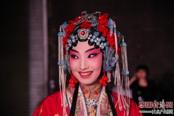 青年京剧演员，传承与创新的力量，演绎国粹的魅力