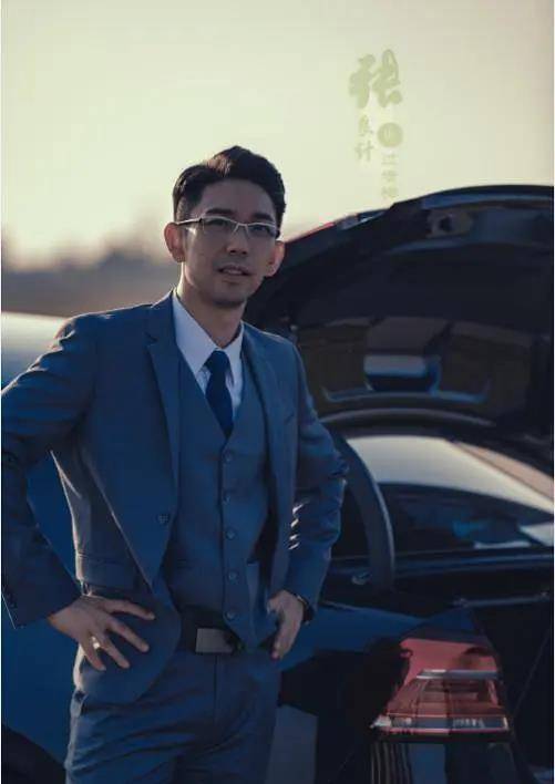 演员王秀月的彩色日常风采