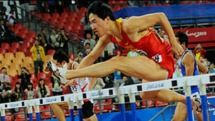 刘翔2012比赛回顾与观点，赛场风采再现视频记录刘翔辉煌时刻