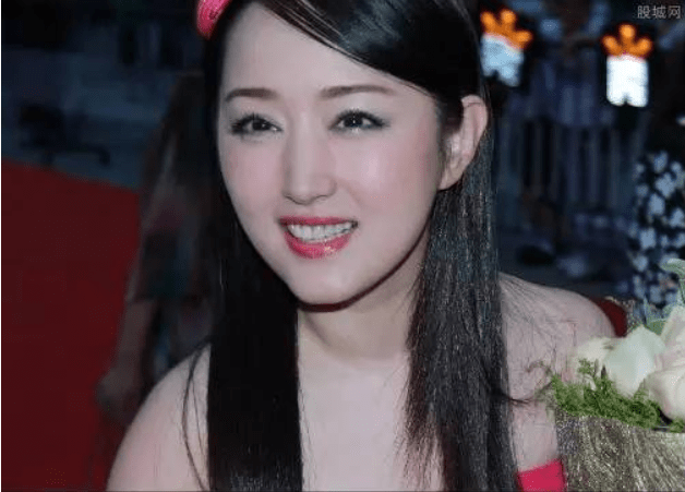 年龄最小的女明星，自信、学习与成就的力量闪耀星途